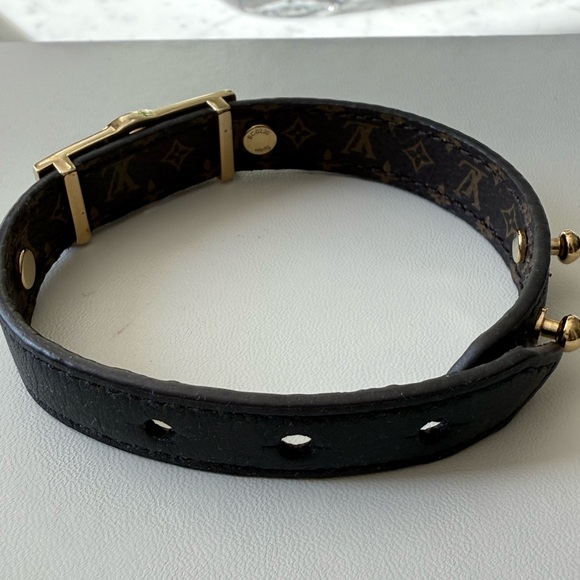 LOUIS VUITTON 
Reversible Monogram Dauphine Bracelet Black - Picture 11 of 11